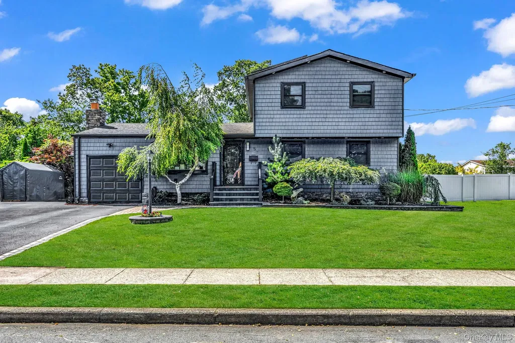 58 39th Street Islip NY 11751