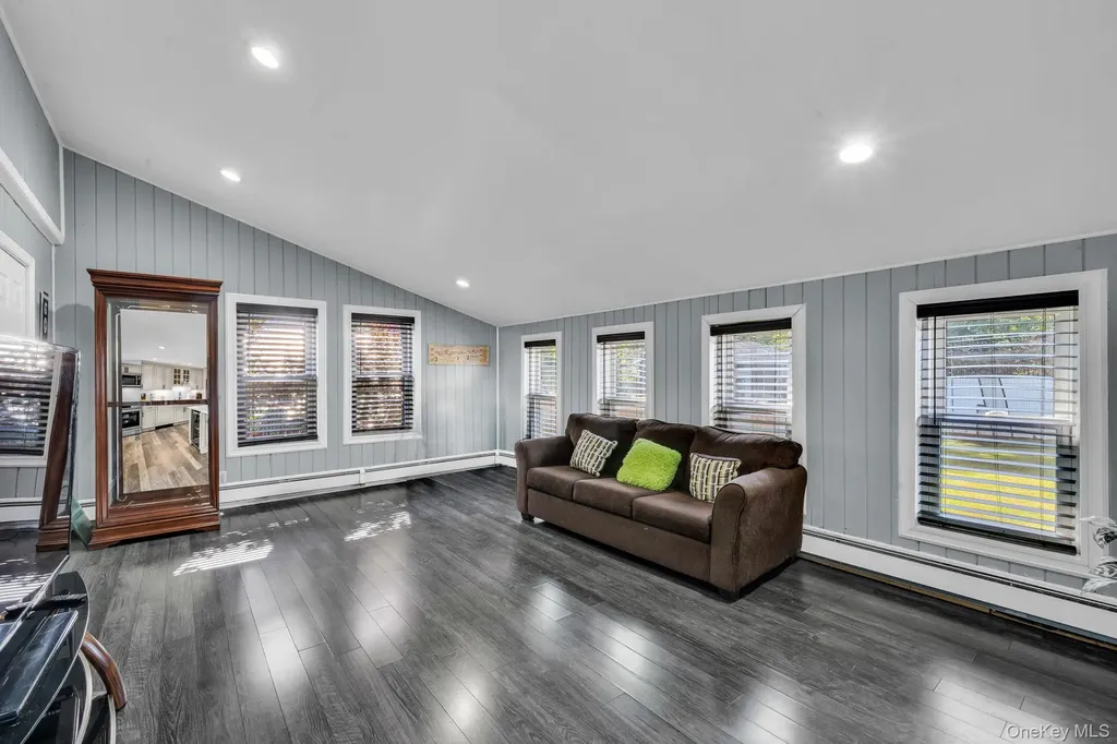 58 39th Street Islip NY 11751