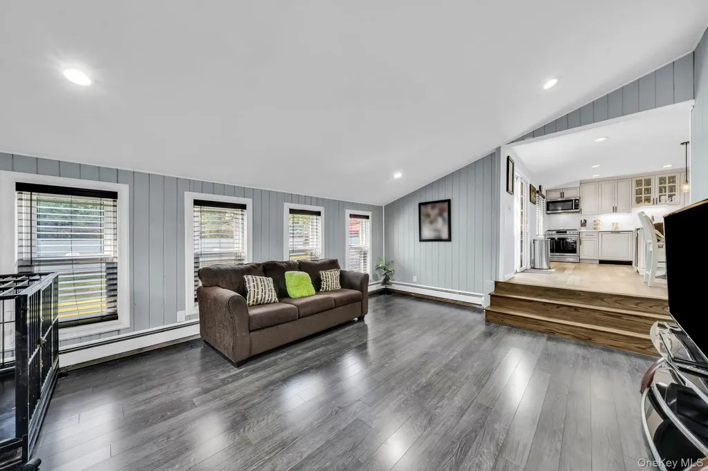 58 39th Street Islip NY 11751