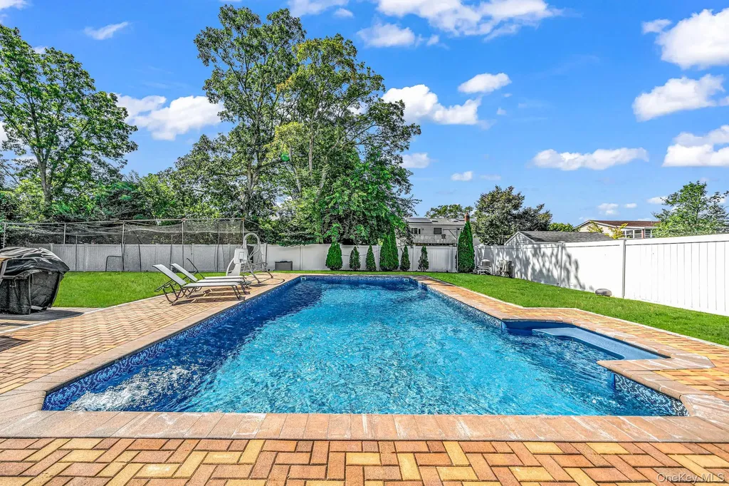 58 39th Street Islip NY 11751