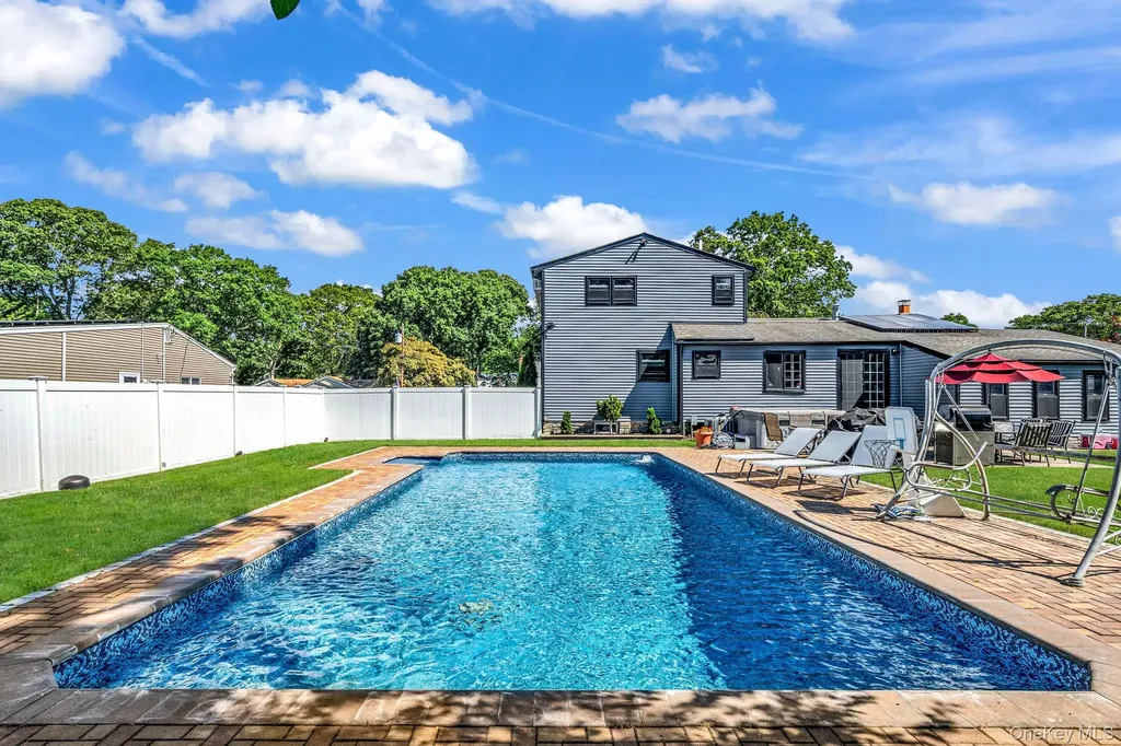 58 39th Street Islip NY 11751