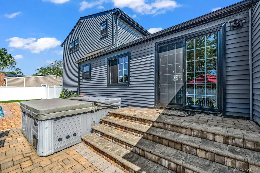 58 39th Street Islip NY 11751