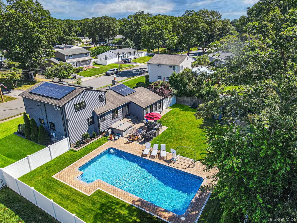 58 39th Street Islip NY 11751