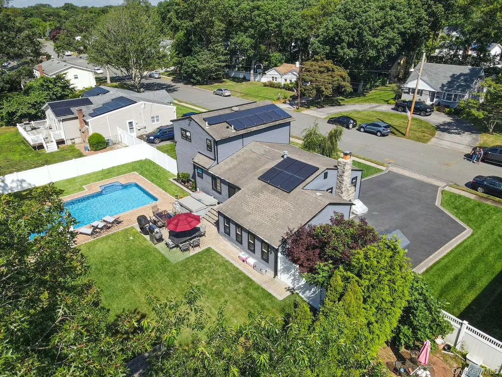 58 39th Street Islip NY 11751