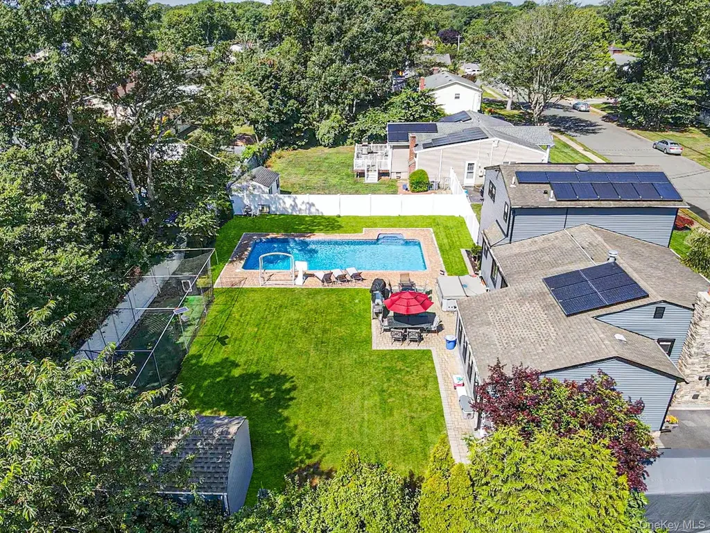 58 39th Street Islip NY 11751