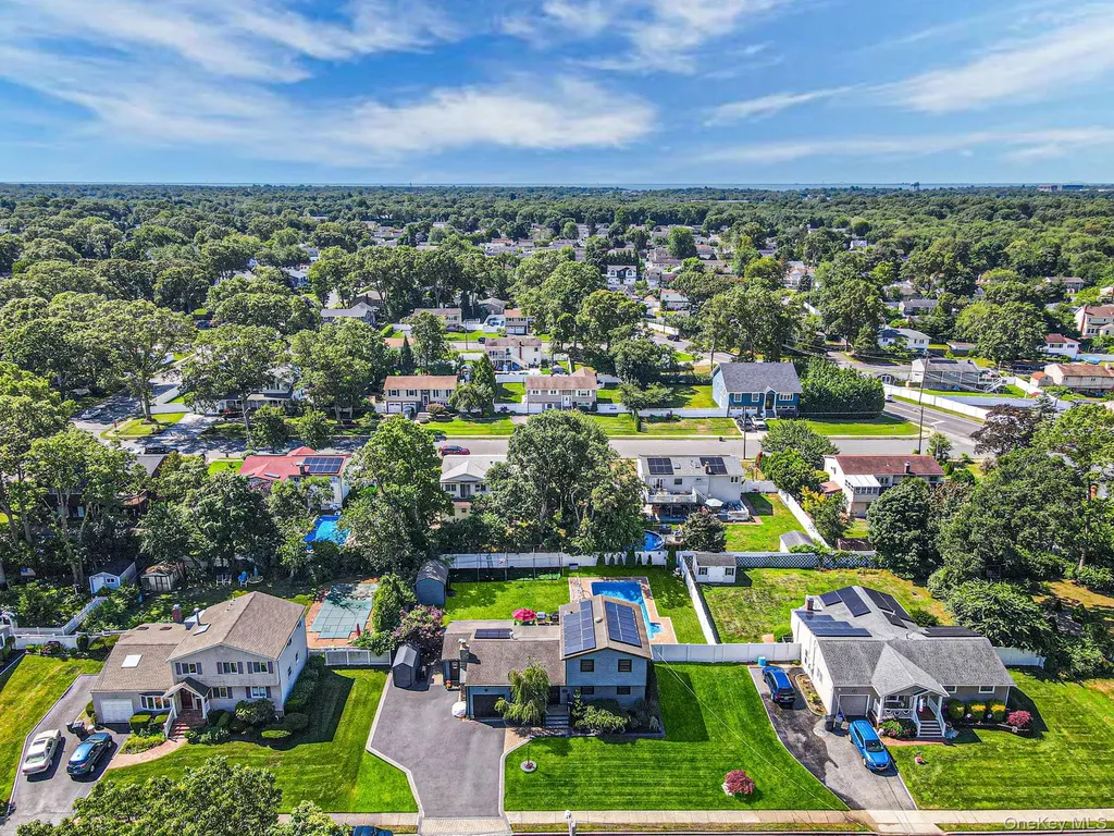 58 39th Street Islip NY 11751