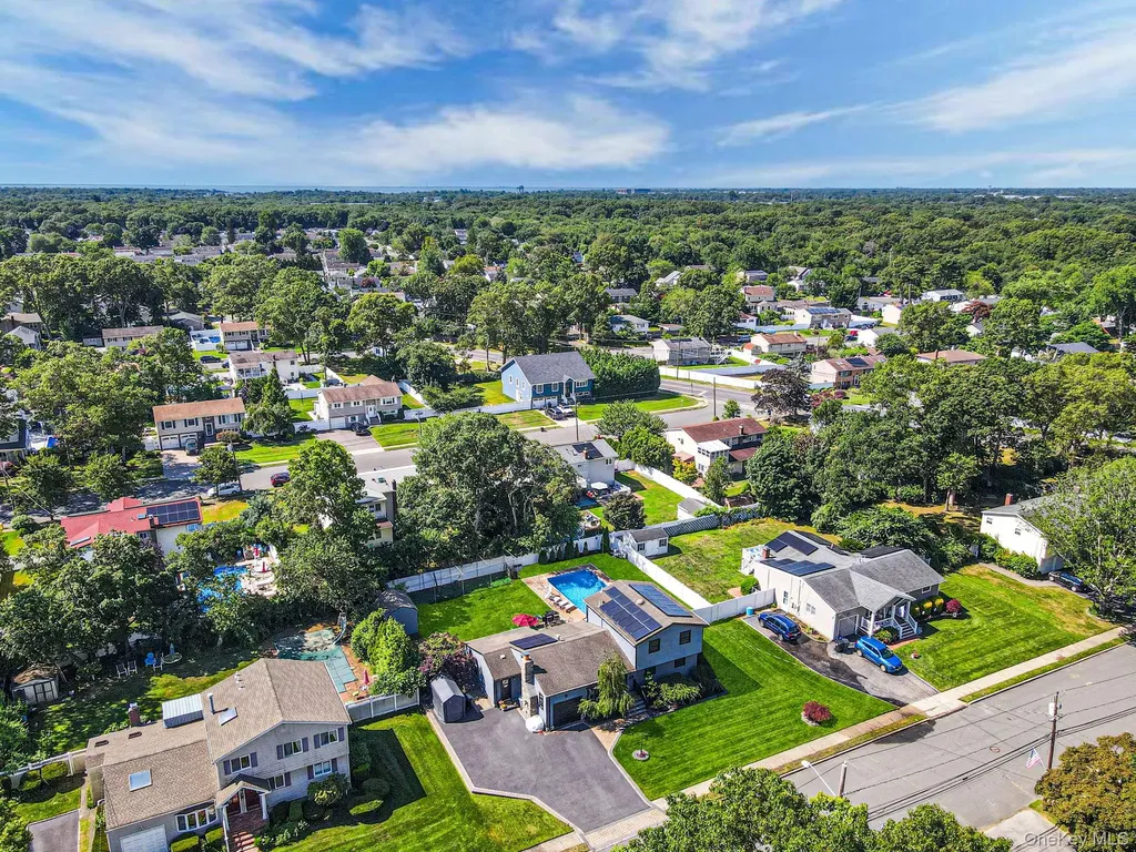58 39th Street Islip NY 11751