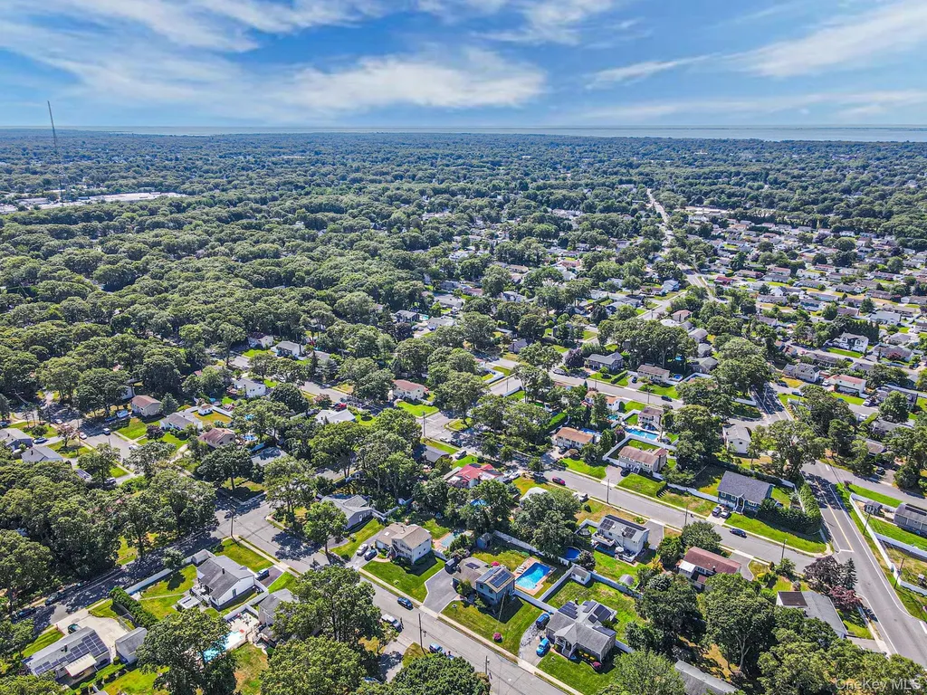 58 39th Street Islip NY 11751
