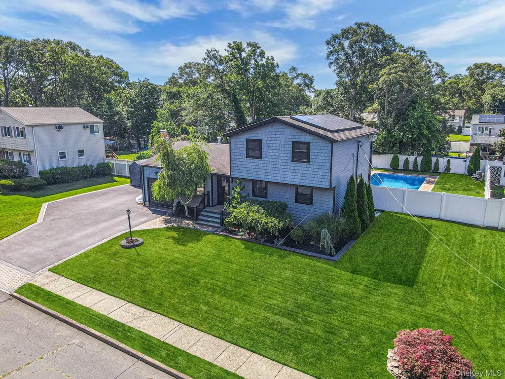 58 39th Street Islip NY 11751