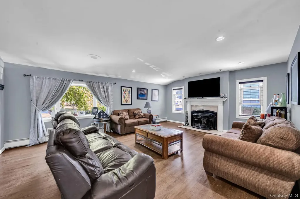 58 39th Street Islip NY 11751