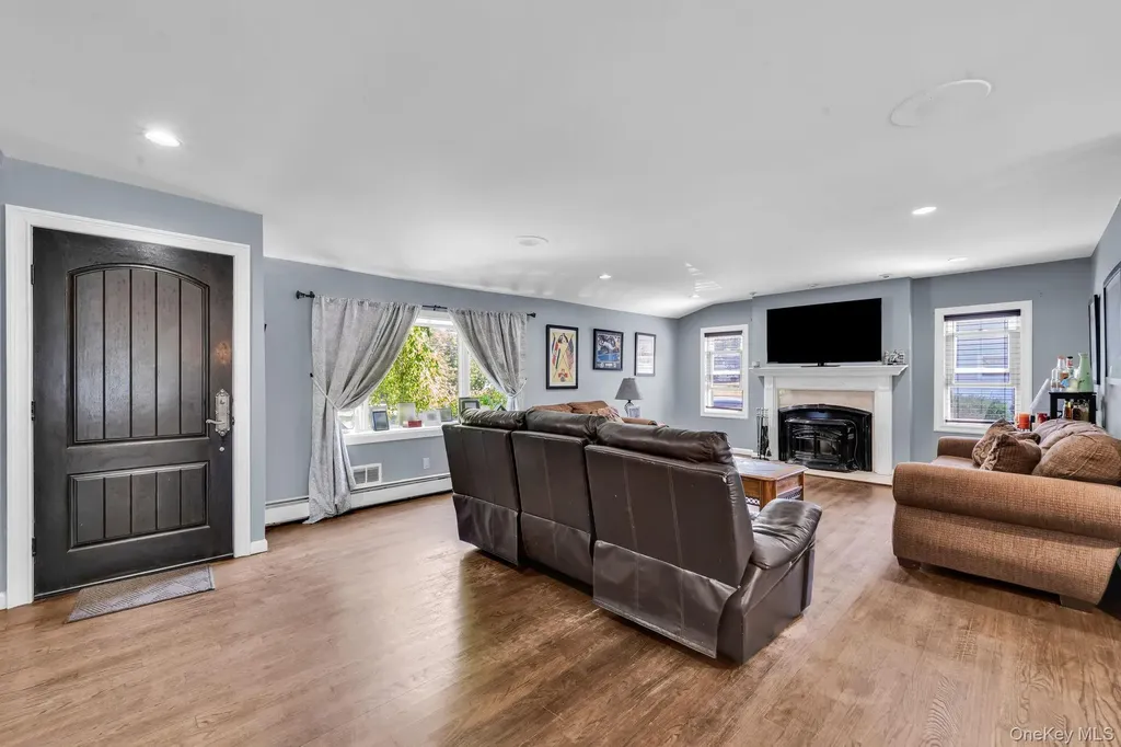 58 39th Street Islip NY 11751