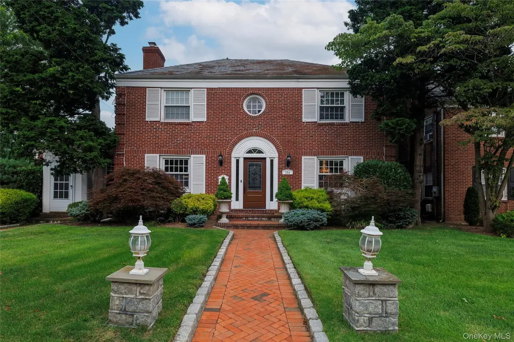 204 Hempstead Avenue Malverne NY 11565