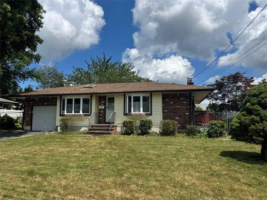 18 Sugarwood Lane Commack NY 11725