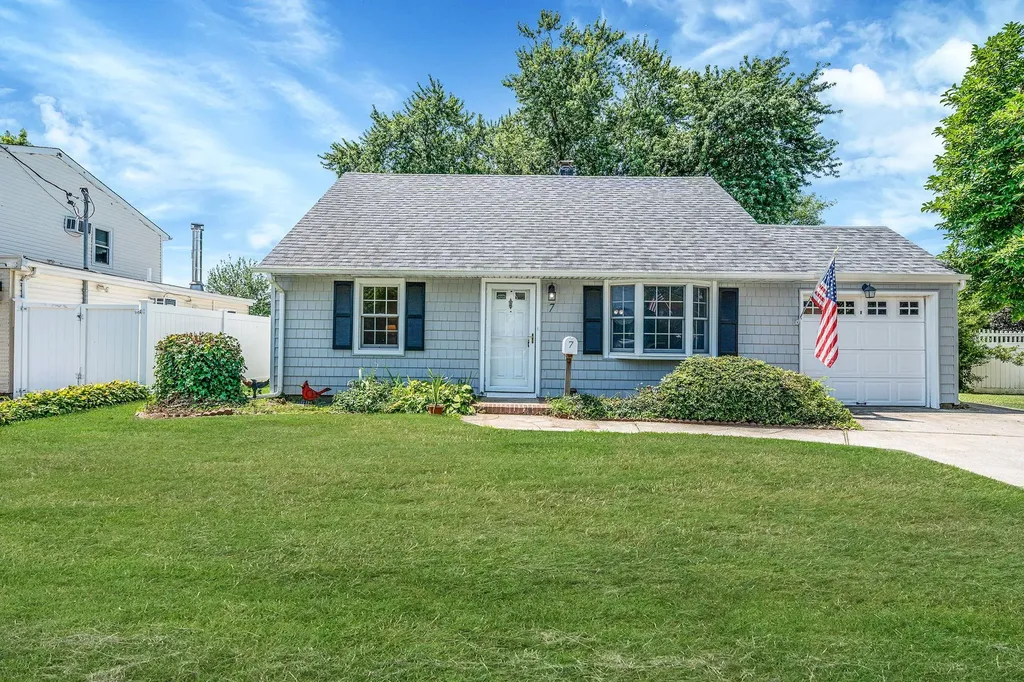 7 Croyden Drive Massapequa NY 11758