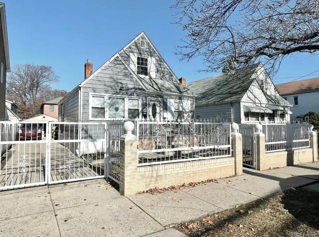 162-15 77 Avenue Fresh Meadows NY 11366