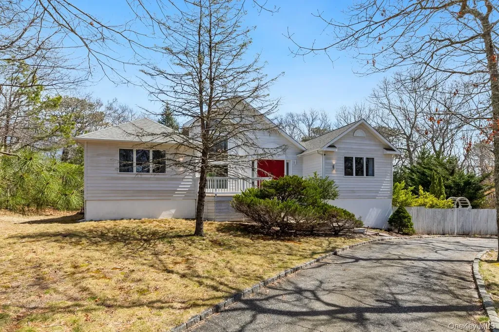 12 Douglas Court Hampton Bays NY 11946
