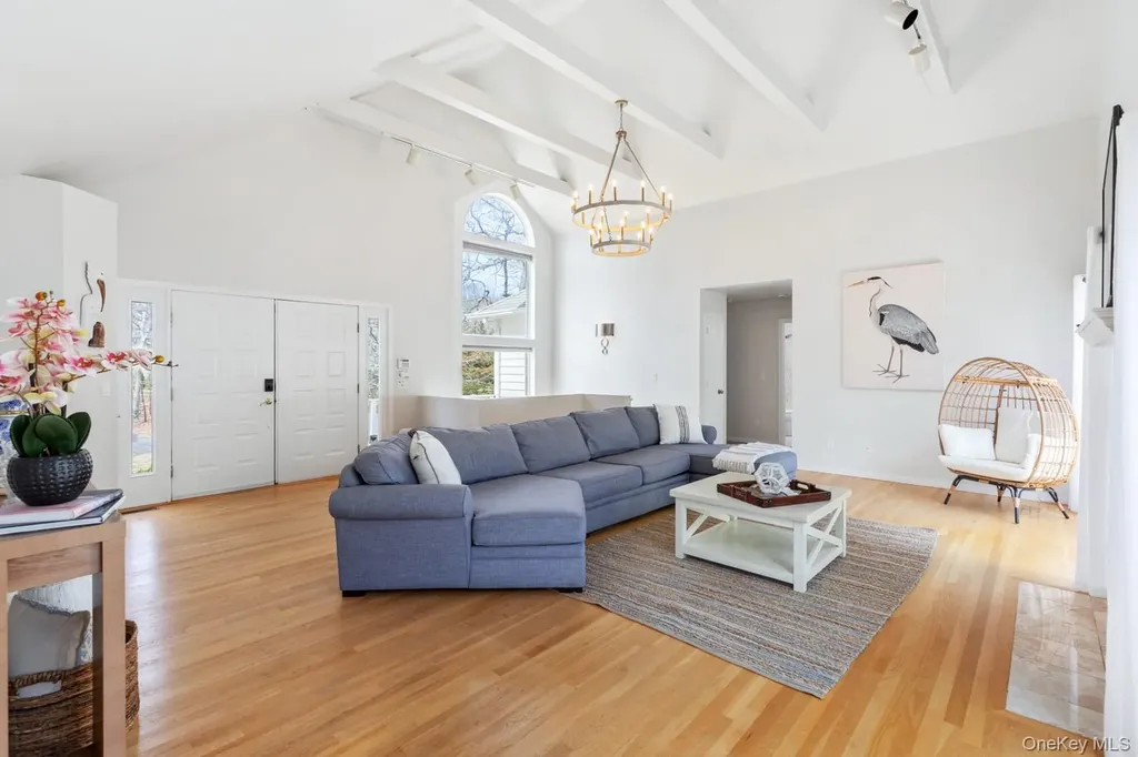 12 Douglas Court Hampton Bays NY 11946