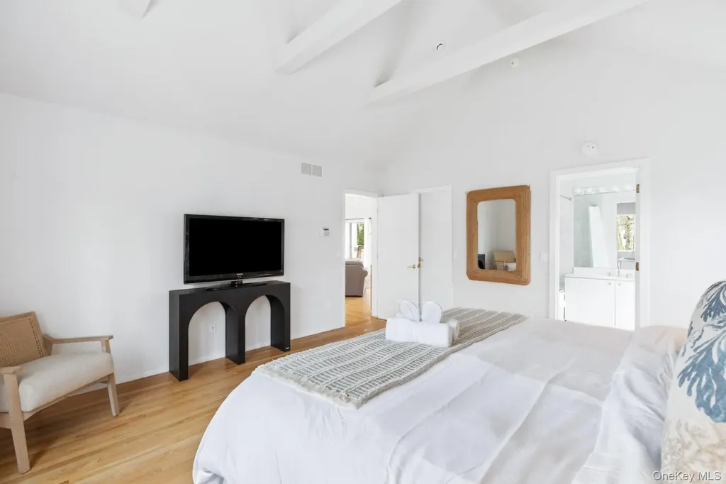 12 Douglas Court Hampton Bays NY 11946