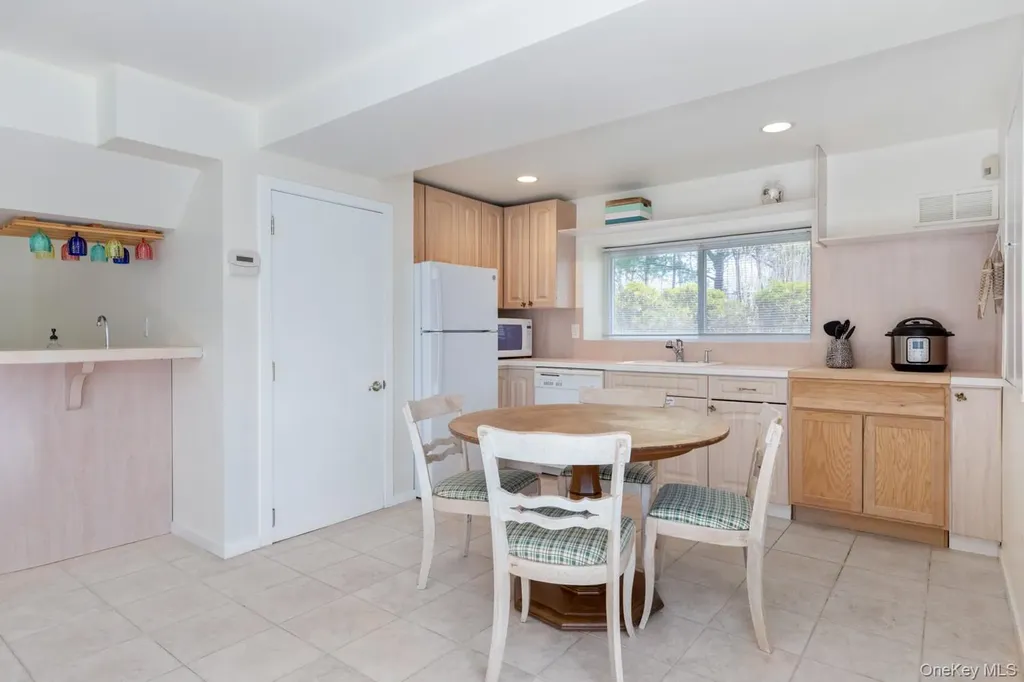 12 Douglas Court Hampton Bays NY 11946