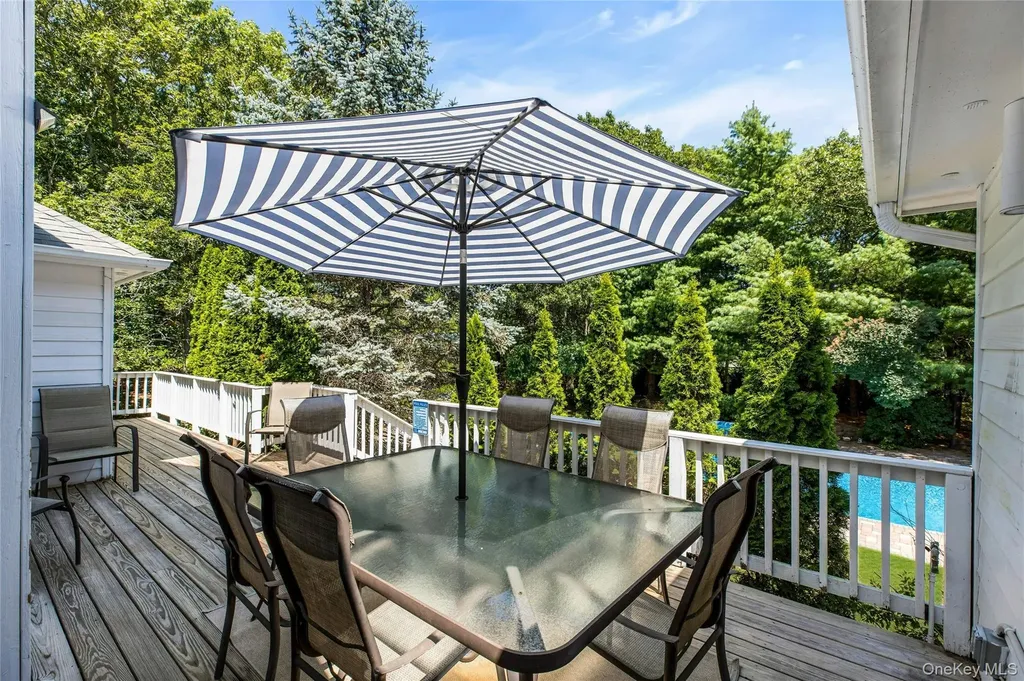 12 Douglas Court Hampton Bays NY 11946