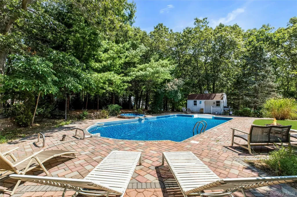 12 Douglas Court Hampton Bays NY 11946