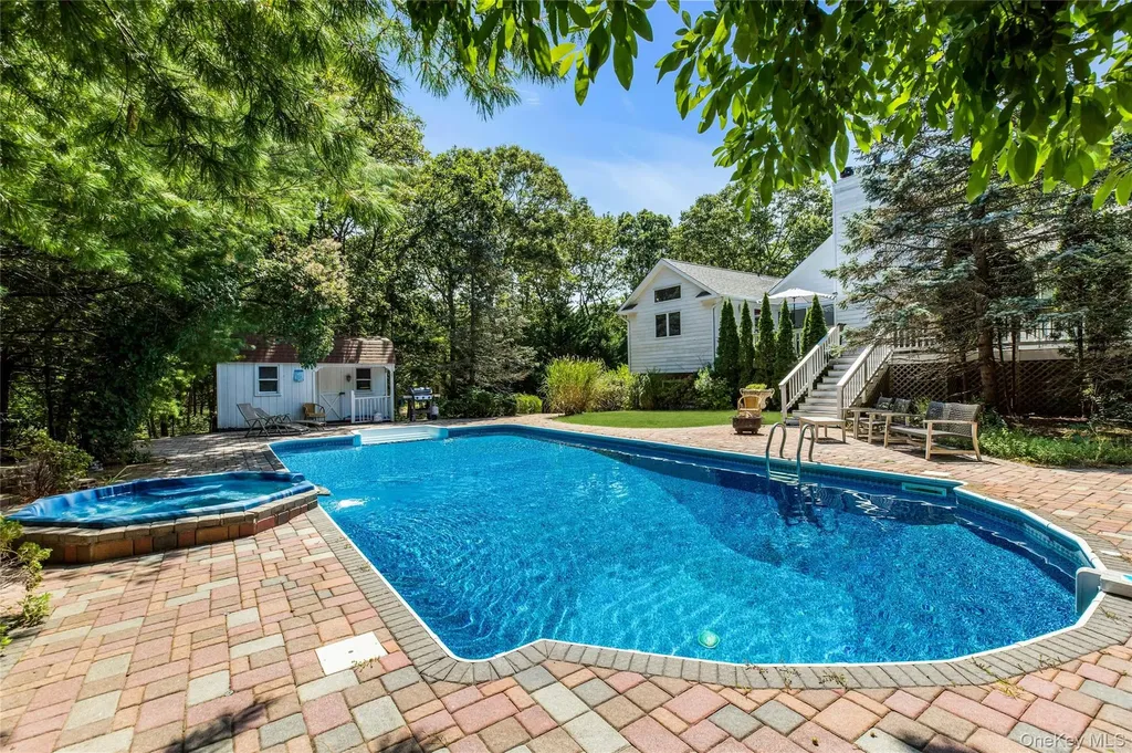 12 Douglas Court Hampton Bays NY 11946