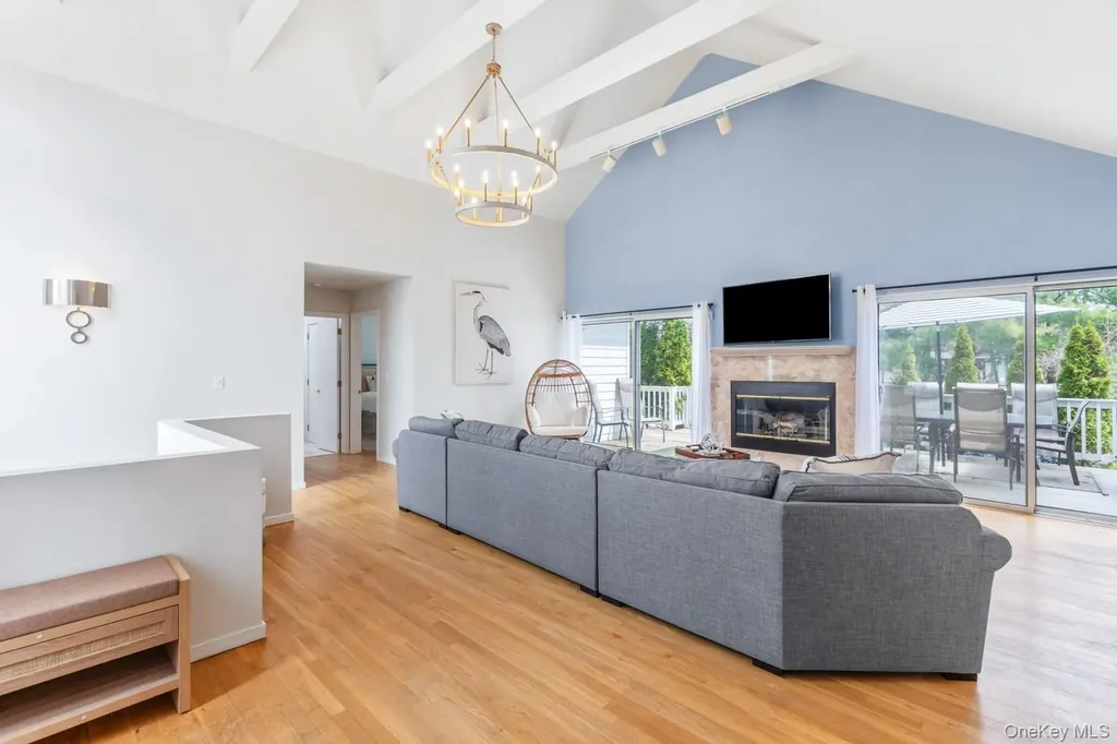 12 Douglas Court Hampton Bays NY 11946