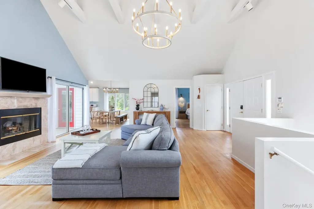 12 Douglas Court Hampton Bays NY 11946