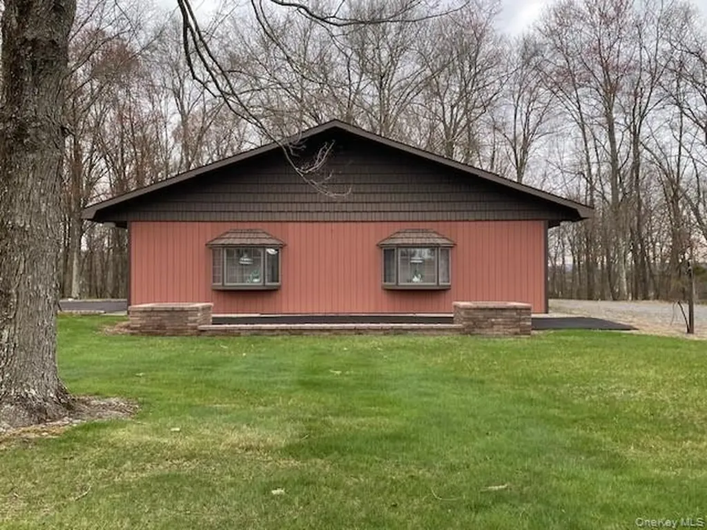 176 Gardnerville Road New Hampton NY 10958
