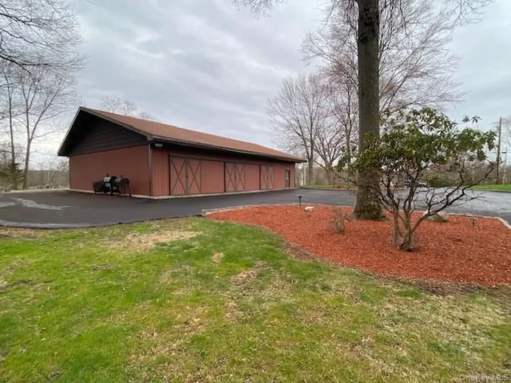 176 Gardnerville Road New Hampton NY 10958