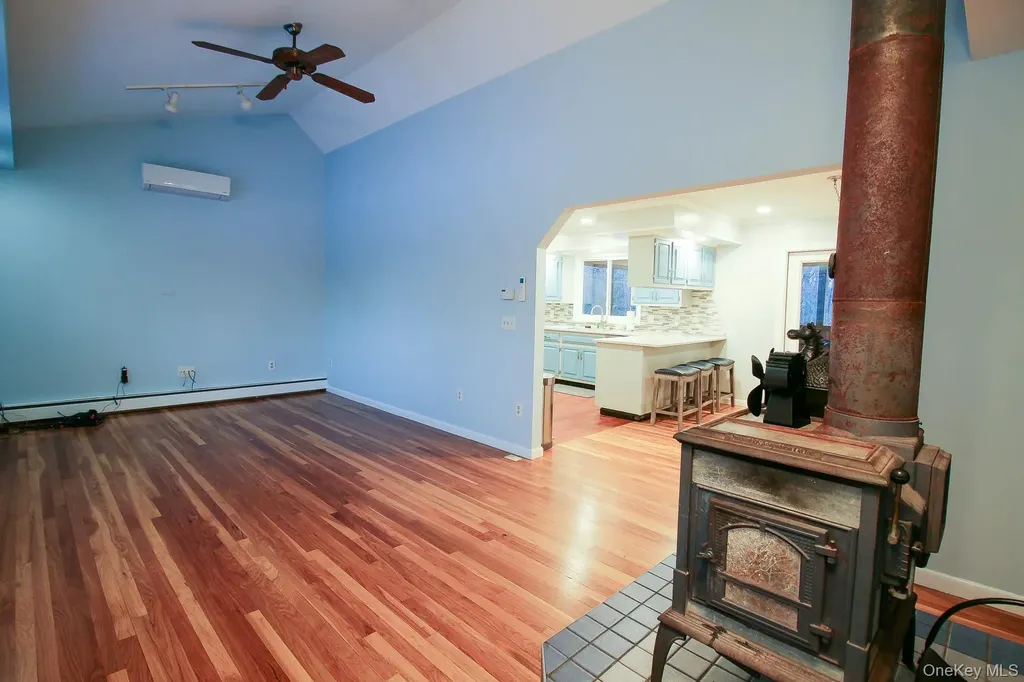 176 Gardnerville Road New Hampton NY 10958