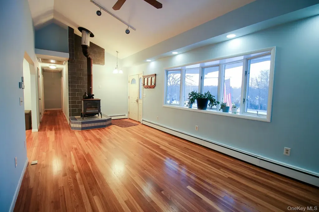 176 Gardnerville Road New Hampton NY 10958