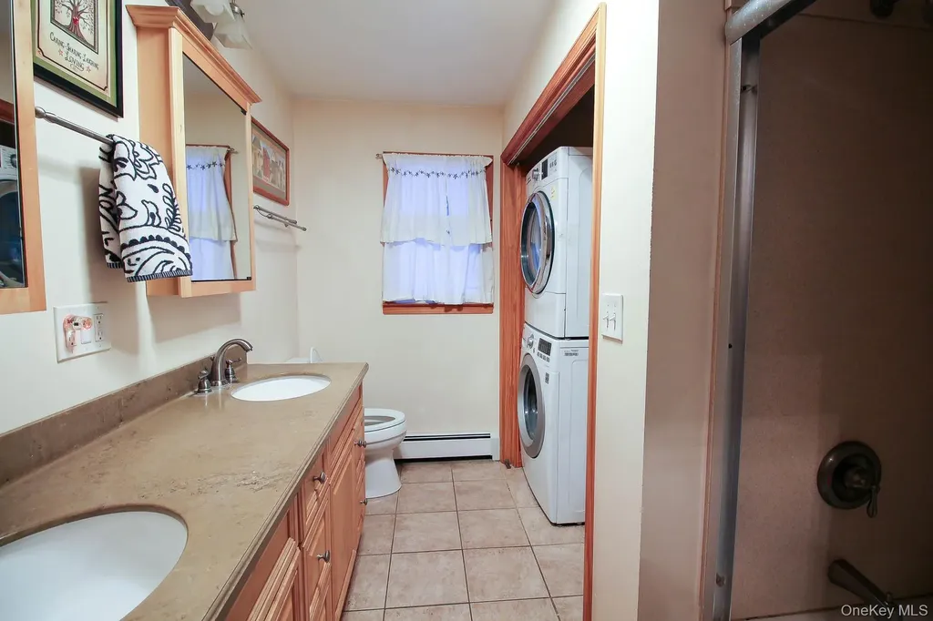 176 Gardnerville Road New Hampton NY 10958