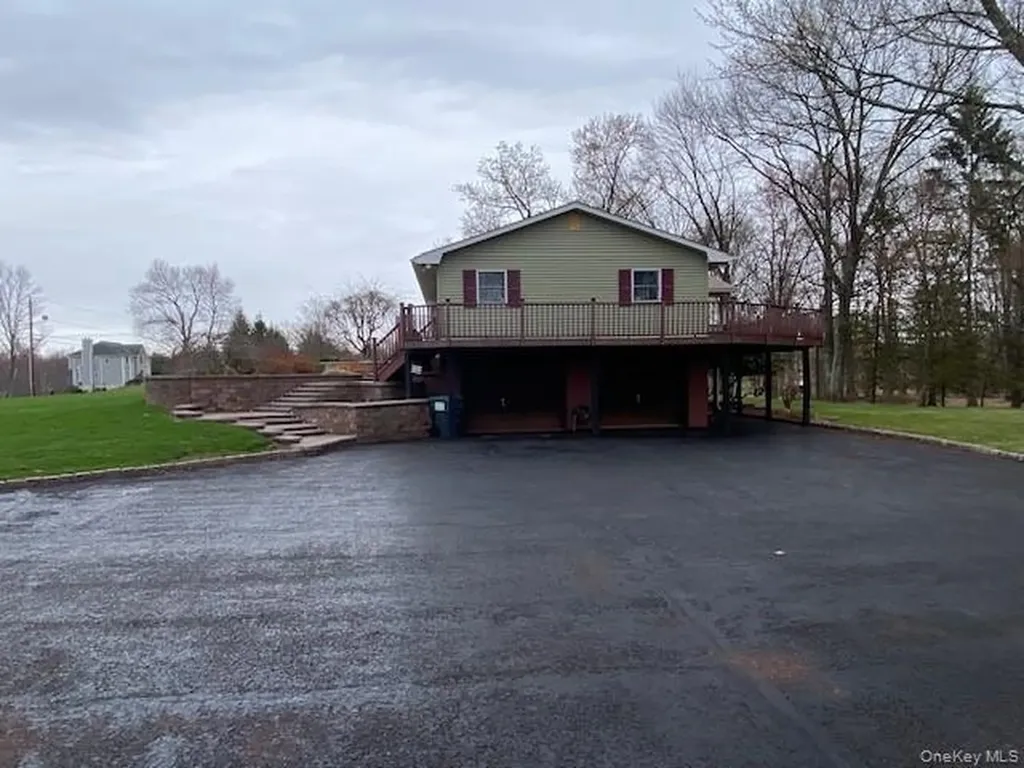 176 Gardnerville Road New Hampton NY 10958