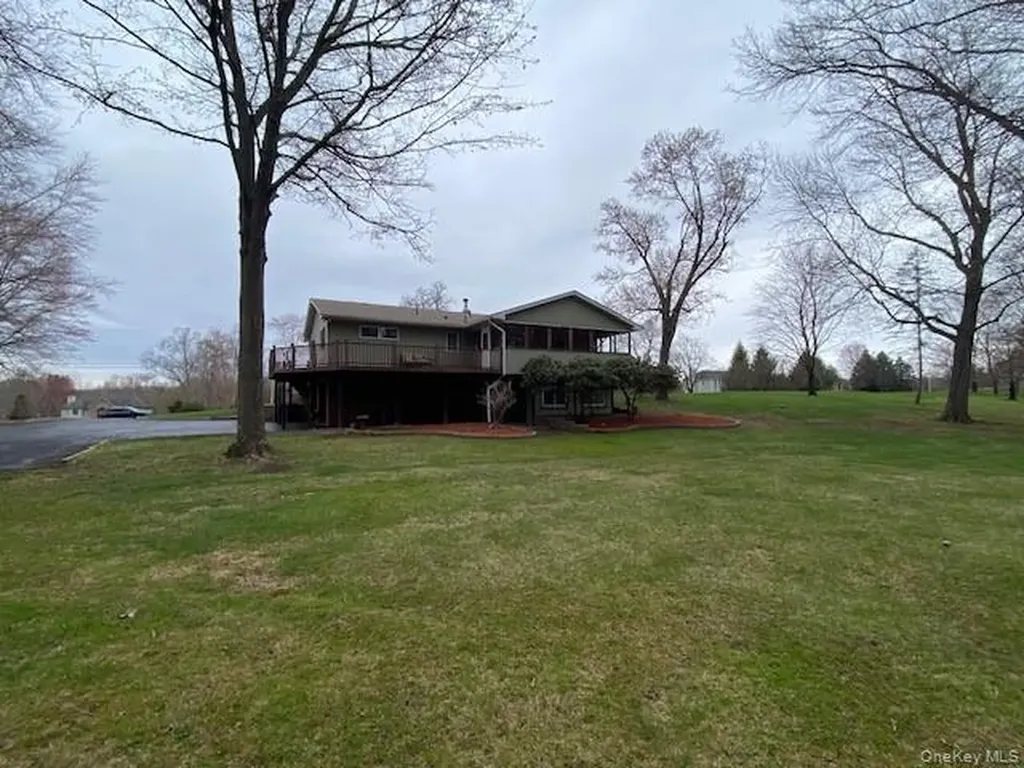176 Gardnerville Road New Hampton NY 10958