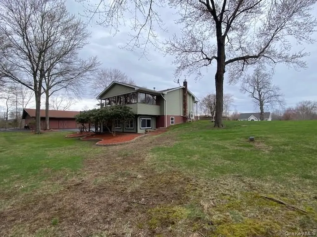 176 Gardnerville Road New Hampton NY 10958