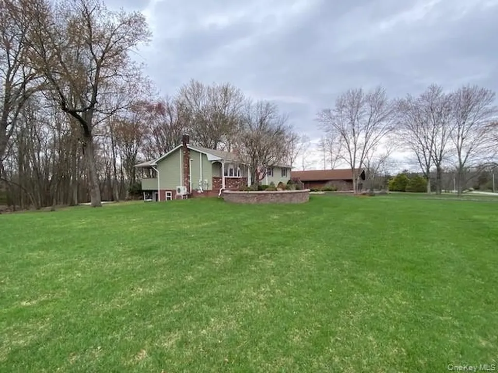 176 Gardnerville Road New Hampton NY 10958