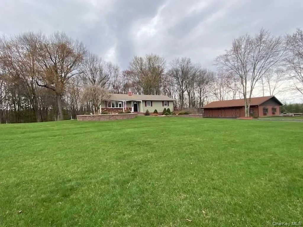 176 Gardnerville Road New Hampton NY 10958