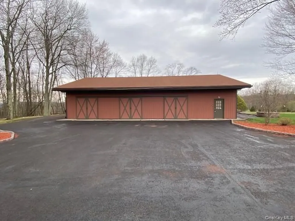 176 Gardnerville Road New Hampton NY 10958