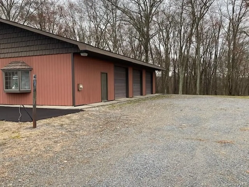 176 Gardnerville Road New Hampton NY 10958