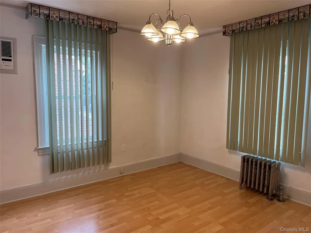 463 Macatee Place Mineola NY 11501