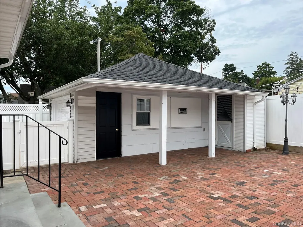 463 Macatee Place Mineola NY 11501