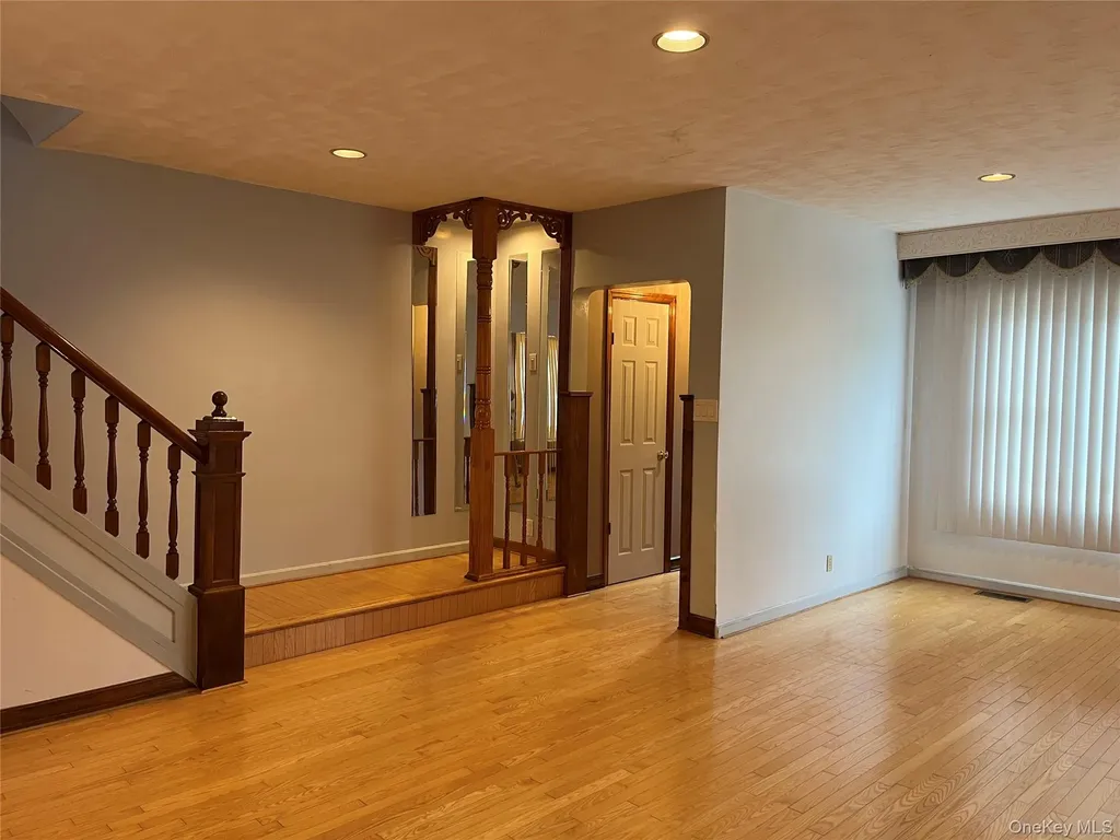 463 Macatee Place Mineola NY 11501
