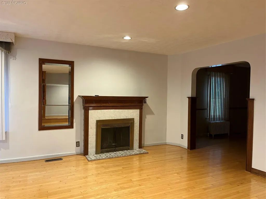 463 Macatee Place Mineola NY 11501