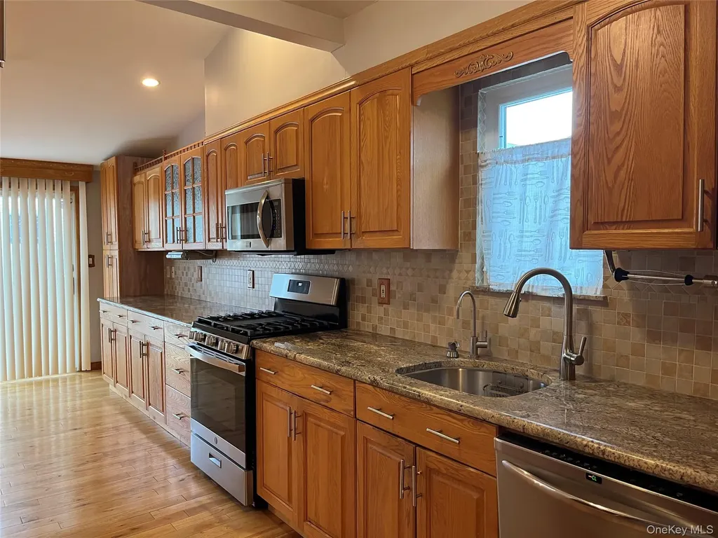 463 Macatee Place Mineola NY 11501