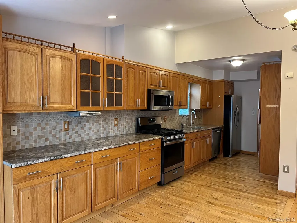 463 Macatee Place Mineola NY 11501