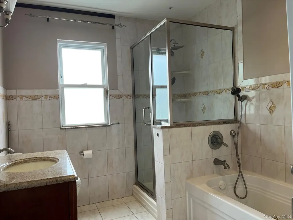 463 Macatee Place Mineola NY 11501