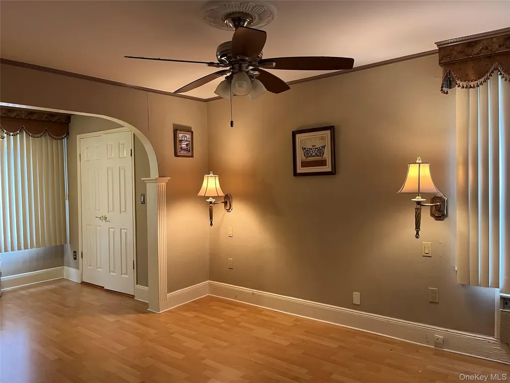463 Macatee Place Mineola NY 11501