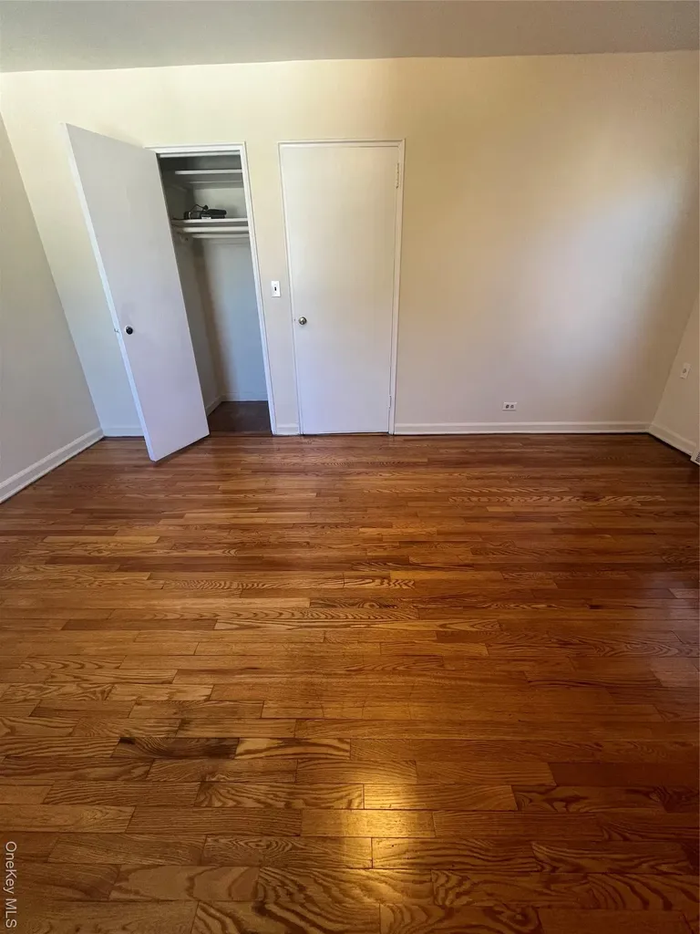 325 E 201 Street Bronx NY 10458