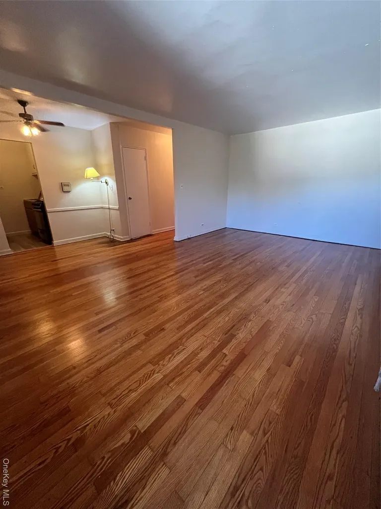 325 E 201 Street Bronx NY 10458